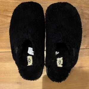 UGG Cozy Black Slippers size 8 never worn new